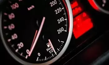 Fuel Saving Tips : మీ కారు పెట్రోల్ను నీళ్లలా తాగేస్తోందా? డ్రైవింగ్లో మీరు చేసే ఈ 5 తప్పులే అసలు కారణం Fuel Saving Tips : మీ కారు పెట్రోల్ను నీళ్లలా తాగేస్తోందా? డ్రైవింగ్లో మీరు చేసే ఈ 5 తప్పులే అసలు కారణం