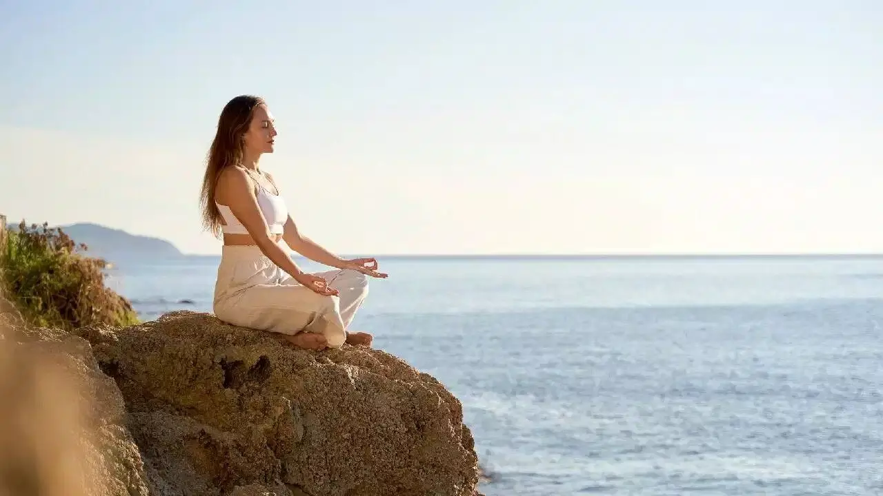 Magic Meditation Can Completely Transform Your Life: రోజుకు కేవలం 10 నిమిషాలు.. మీ లైఫ్ను మార్చేసే మ్యాజిక్ ధ్యానం.. Magic Meditation Can Completely Transform Your Life: రోజుకు కేవలం 10 నిమిషాలు.. మీ లైఫ్ను మార్చేసే మ్యాజిక్ ధ్యానం..