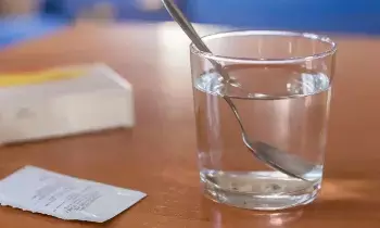 Drinking ORS Water All Day Long: ఓఆర్ఎస్ నీళ్లను రోజంతా తాగుతున్నారా? అయితే ప్రమాదంలో పడ్డట్టే.. వైద్యుల హెచ్చరిక.. Drinking ORS Water All Day Long: ఓఆర్ఎస్ నీళ్లను రోజంతా తాగుతున్నారా? అయితే ప్రమాదంలో పడ్డట్టే.. వైద్యుల హెచ్చరిక..