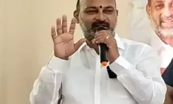 Bandi Sanjay: విచారణకు సహకరించడానికి కుమారుడిని పోలీసులకు అప్పగించా: బండి సంజయ్ Bandi Sanjay: విచారణకు సహకరించడానికి కుమారుడిని పోలీసులకు అప్పగించా: బండి సంజయ్