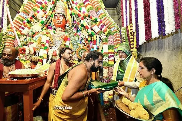Kuppam Prasanna Tirupati Gangamma: కుప్పం ప్రసన్న తిరుపతి గంగమ్మకు వైభవంగా శ్రీవారి సారె Kuppam Prasanna Tirupati Gangamma: కుప్పం ప్రసన్న తిరుపతి గంగమ్మకు వైభవంగా శ్రీవారి సారె