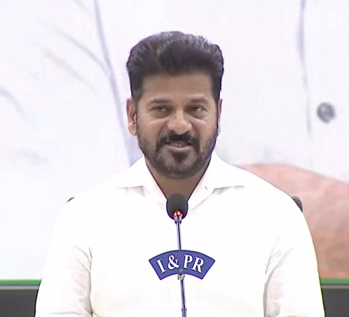 CM Revanth Reddy: తెలంగాణలో కార్మికులకు శుభవార్త: కనీస వేతనాలు పెంచిన సీఎం రేవంత్రెడ్డి CM Revanth Reddy: తెలంగాణలో కార్మికులకు శుభవార్త: కనీస వేతనాలు పెంచిన సీఎం రేవంత్రెడ్డి