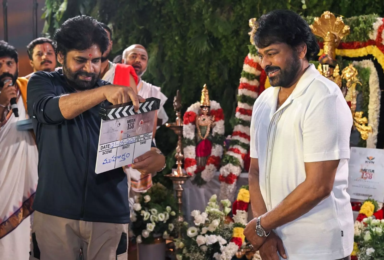 Chiru Shares an Emotional Tweet: సీన్ రివర్స్.. 30 ఏళ్ల క్రితం అన్నయ్య.. నేడు తమ్ముడు.. చిరు ఎమోషనల్ ట్వీట్.. Chiru Shares an Emotional Tweet: సీన్ రివర్స్.. 30 ఏళ్ల క్రితం అన్నయ్య.. నేడు తమ్ముడు.. చిరు ఎమోషనల్ ట్వీట్..