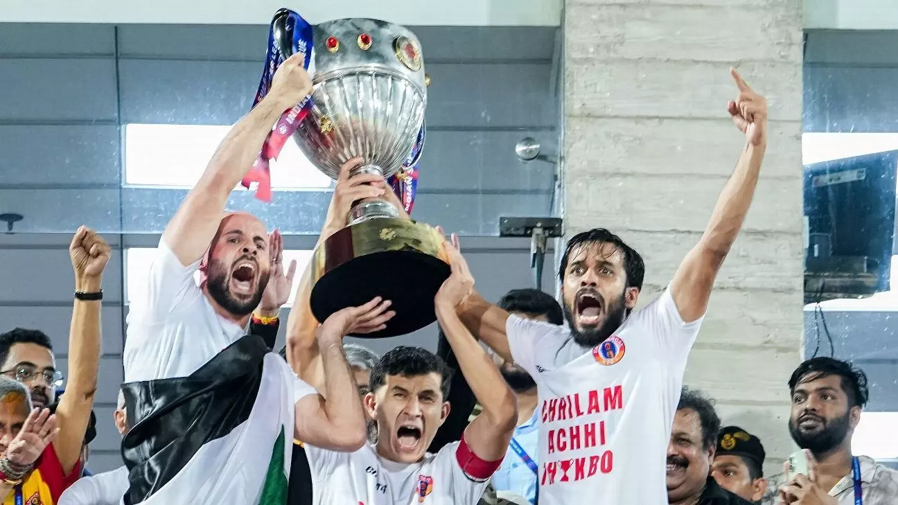 East Bengal FC: 22 ఏళ్ల కలను నిజం చేస్తూ.. చరిత్ర సృష్టించిన ఈస్ట్ బెంగాల్ ఎఫ్సీ East Bengal FC: 22 ఏళ్ల కలను నిజం చేస్తూ.. చరిత్ర సృష్టించిన ఈస్ట్ బెంగాల్ ఎఫ్సీ