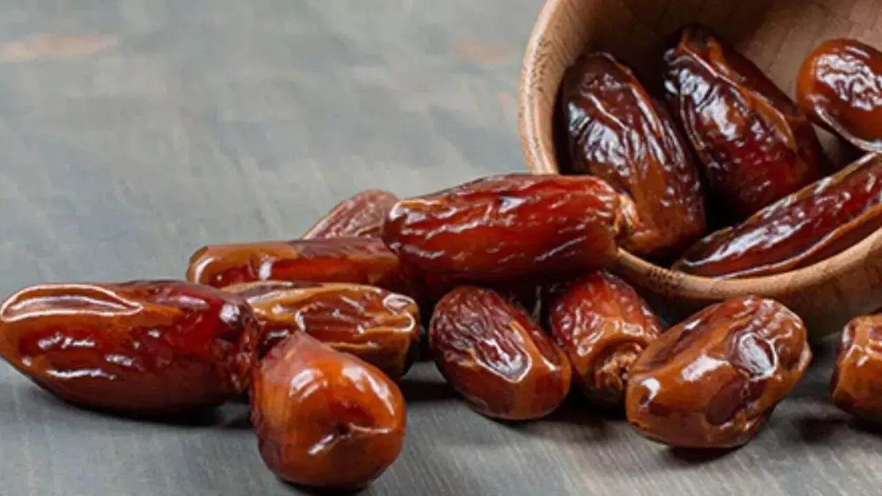 Eat These Dates: రోజూ ఈ ఖర్జూరాలు తింటే చాలు, తిన్న వెంటనే ఇన్స్టంట్ ఎనర్జీ! Eat These Dates: రోజూ ఈ ఖర్జూరాలు తింటే చాలు, తిన్న వెంటనే ఇన్స్టంట్ ఎనర్జీ!