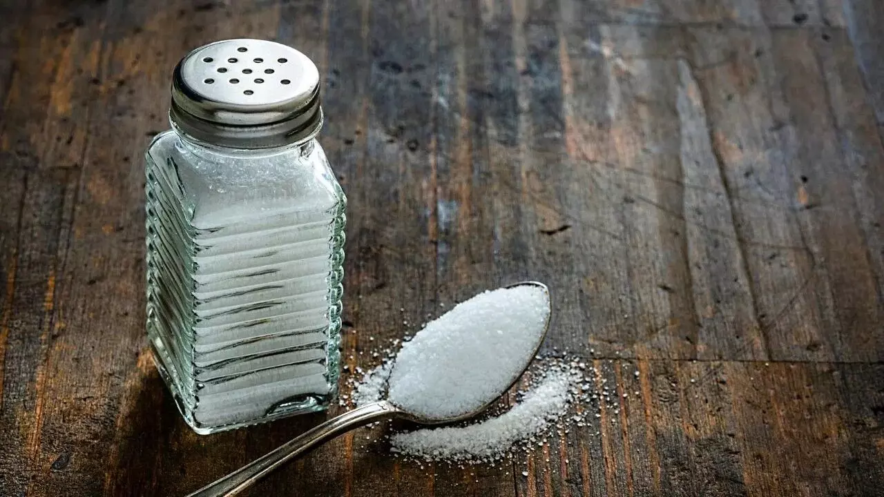 ‘White Poison’: గుండెపోటు, కిడ్నీ ఫెయిల్యూర్ తెచ్చిపెట్టే వైట్ పాయిజన్ గురించి తెలుసా? ‘White Poison’: గుండెపోటు, కిడ్నీ ఫెయిల్యూర్ తెచ్చిపెట్టే వైట్ పాయిజన్ గురించి తెలుసా?