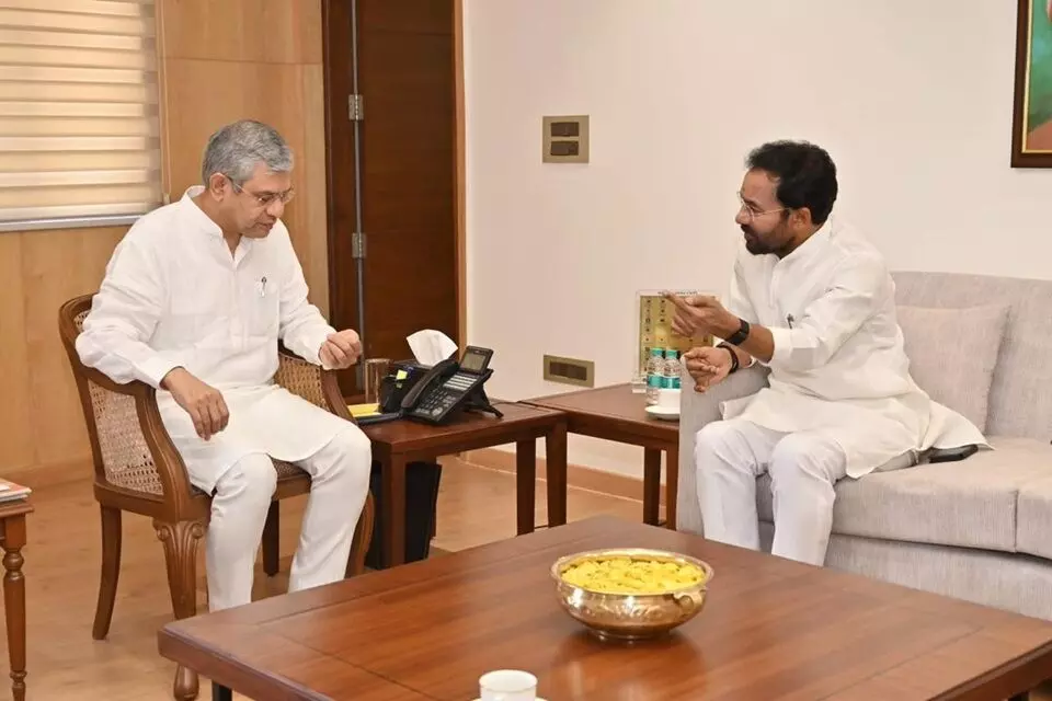 Key Meeting Between Kishan Reddy and Ashwini Vaishnaw: తెలంగాణలో రైల్వే అభివృద్ధికి కేంద్రం పూర్తి సహకారం: కిషన్రెడ్డి - అశ్వినీ వైష్ణవ్ల మధ్య కీలక సమావేశం Key Meeting Between Kishan Reddy and Ashwini Vaishnaw: తెలంగాణలో రైల్వే అభివృద్ధికి కేంద్రం పూర్తి సహకారం: కిషన్రెడ్డి - అశ్వినీ వైష్ణవ్ల మధ్య కీలక సమావేశం