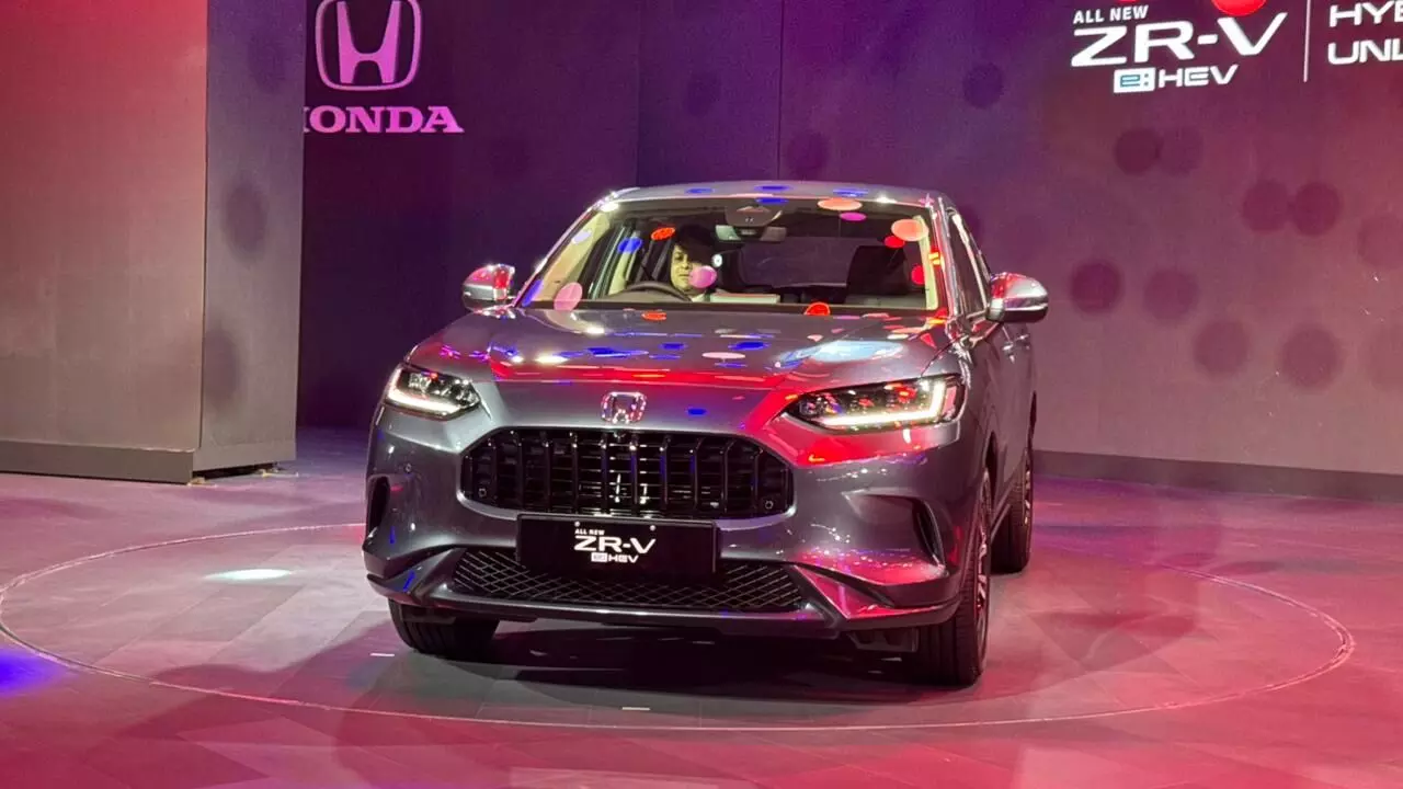 Honda : హోండా ఈజ్ బ్యాక్.. ఇండియాలో సరికొత్త సిటీ ఫేస్లిఫ్ట్, ZR-Vతో అదిరిపోయే రీ ఎంట్రీ Honda : హోండా ఈజ్ బ్యాక్.. ఇండియాలో సరికొత్త సిటీ ఫేస్లిఫ్ట్, ZR-Vతో అదిరిపోయే రీ ఎంట్రీ