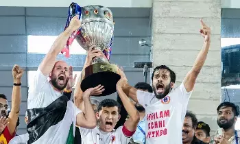 East Bengal FC: 22 ఏళ్ల కలను నిజం చేస్తూ.. చరిత్ర సృష్టించిన ఈస్ట్ బెంగాల్ ఎఫ్సీ East Bengal FC: 22 ఏళ్ల కలను నిజం చేస్తూ.. చరిత్ర సృష్టించిన ఈస్ట్ బెంగాల్ ఎఫ్సీ