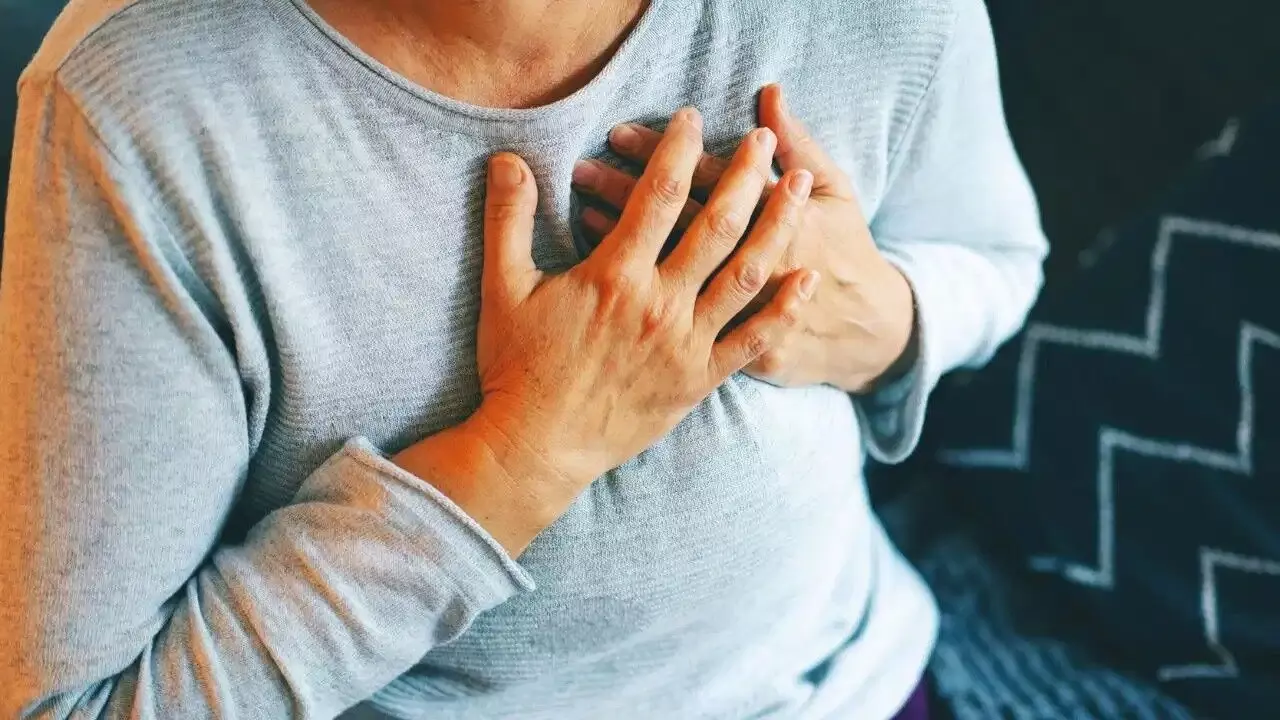 Rising Temperatures Increase the Risk of Heart Attacks: పెరిగే ఎండలతో గుండెపోటు ప్రమాదం పెరుగుతుందా? నిపుణులు ఏం చెబుతున్నారు? Rising Temperatures Increase the Risk of Heart Attacks: పెరిగే ఎండలతో గుండెపోటు ప్రమాదం పెరుగుతుందా? నిపుణులు ఏం చెబుతున్నారు?