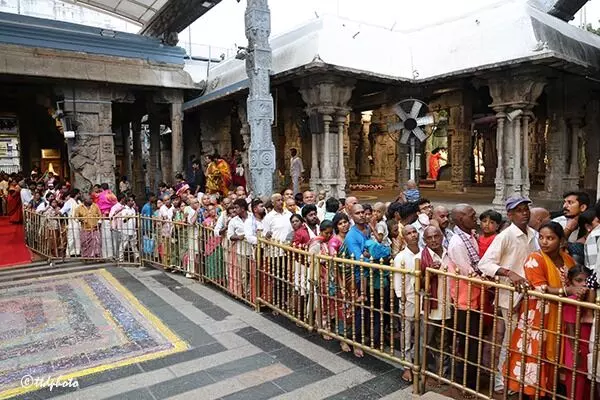 Darshan in Tirumala: తిరుమల చరిత్రలో రికార్డు స్థాయిలో భక్తులకు దర్శనం Darshan in Tirumala: తిరుమల చరిత్రలో రికార్డు స్థాయిలో భక్తులకు దర్శనం
