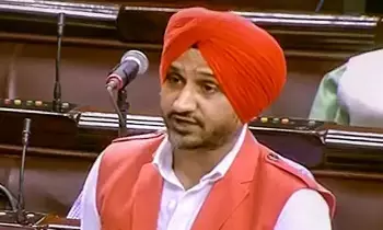 Harbhajan Singh: రాజ్యసభ సీటు అమ్మకం.. ఆప్పై హర్భజన్ సీరియస్ ఆరోపణలు Harbhajan Singh: రాజ్యసభ సీటు అమ్మకం.. ఆప్పై హర్భజన్ సీరియస్ ఆరోపణలు