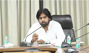 Pawan Kalyan Expresses Anger: బాధ్యతగా పని చేయలేరా? అటవీశాఖ అధికారుల తీరుపై పవన్‌ కల్యాణ్‌ ఆగ్రహం