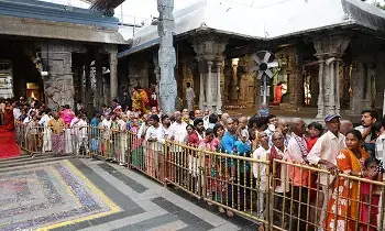 Darshan in Tirumala: తిరుమల చరిత్రలో రికార్డు స్థాయిలో భక్తులకు దర్శనం Darshan in Tirumala: తిరుమల చరిత్రలో రికార్డు స్థాయిలో భక్తులకు దర్శనం