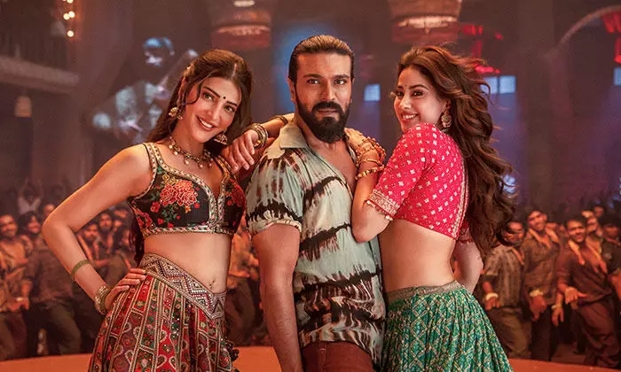 Ram Charan’s ‘Hallallallo’ Creates: సోషల్ మీడియాలో రామ్ చరణ్ హల్లల్లల్లో ఊచకోత Ram Charan’s ‘Hallallallo’ Creates: సోషల్ మీడియాలో రామ్ చరణ్ హల్లల్లల్లో ఊచకోత