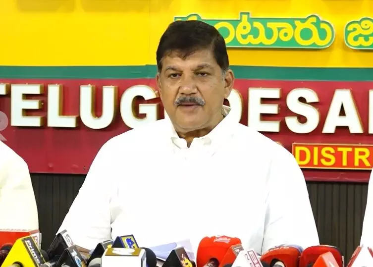 Dhulipalla Narendra: ధూళిపాళ్ల నరేంద్ర: కులాల మధ్య చిచ్చుపెట్టడమే వైకాపా నేతల ఏకైక అజెండా Dhulipalla Narendra: ధూళిపాళ్ల నరేంద్ర: కులాల మధ్య చిచ్చుపెట్టడమే వైకాపా నేతల ఏకైక అజెండా