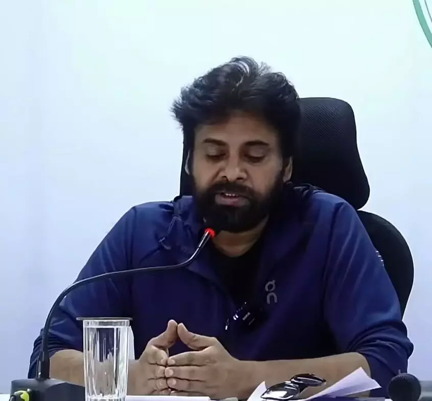 Deputy CM Pawan Kalyan: పవన్ కల్యాణ్: మన జీవితాన్నిచ్చే నదులను చంపవద్దు.. గోదావరి పుష్కర ఘాట్లను పరిశీలించిన డిప్యూటీ సీఎం Deputy CM Pawan Kalyan: పవన్ కల్యాణ్: మన జీవితాన్నిచ్చే నదులను చంపవద్దు.. గోదావరి పుష్కర ఘాట్లను పరిశీలించిన డిప్యూటీ సీఎం