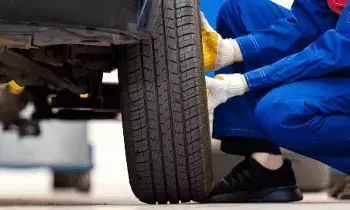 Black Tyres : కార్ల టైర్లు నల్లగానే ఎందుకు ఉంటాయి.. ఎరుపు, నీలం రంగుల్లో ఎందుకు ఉండవు?