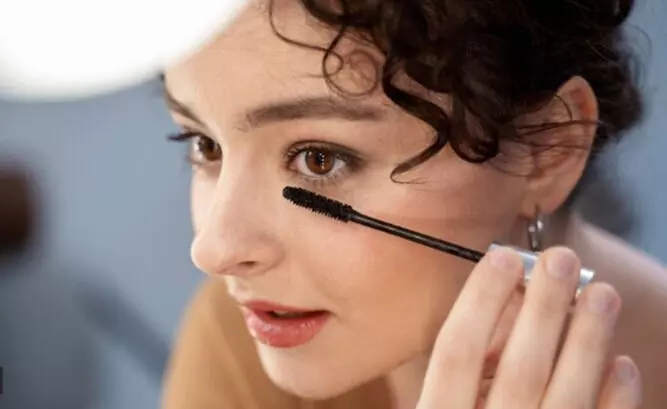 Eyeliner to Stay Perfect All Day: రోజంతా ఐ-లైనర్ చెదిరిపోకూడదా? ఈ సింపుల్ బ్యూటీ సీక్రెట్స్ పాటించండి! Eyeliner to Stay Perfect All Day: రోజంతా ఐ-లైనర్ చెదిరిపోకూడదా? ఈ సింపుల్ బ్యూటీ సీక్రెట్స్ పాటించండి!