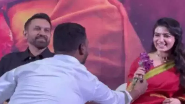 Samantha: భర్త ముందే సమంతకు ప్రపోజ్ చేసిన అభిమాని.. Samantha: భర్త ముందే సమంతకు ప్రపోజ్ చేసిన అభిమాని..
