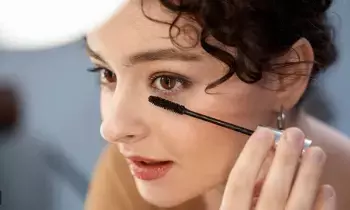 Eyeliner to Stay Perfect All Day: రోజంతా ఐ-లైనర్ చెదిరిపోకూడదా? ఈ సింపుల్ బ్యూటీ సీక్రెట్స్ పాటించండి! Eyeliner to Stay Perfect All Day: రోజంతా ఐ-లైనర్ చెదిరిపోకూడదా? ఈ సింపుల్ బ్యూటీ సీక్రెట్స్ పాటించండి!
