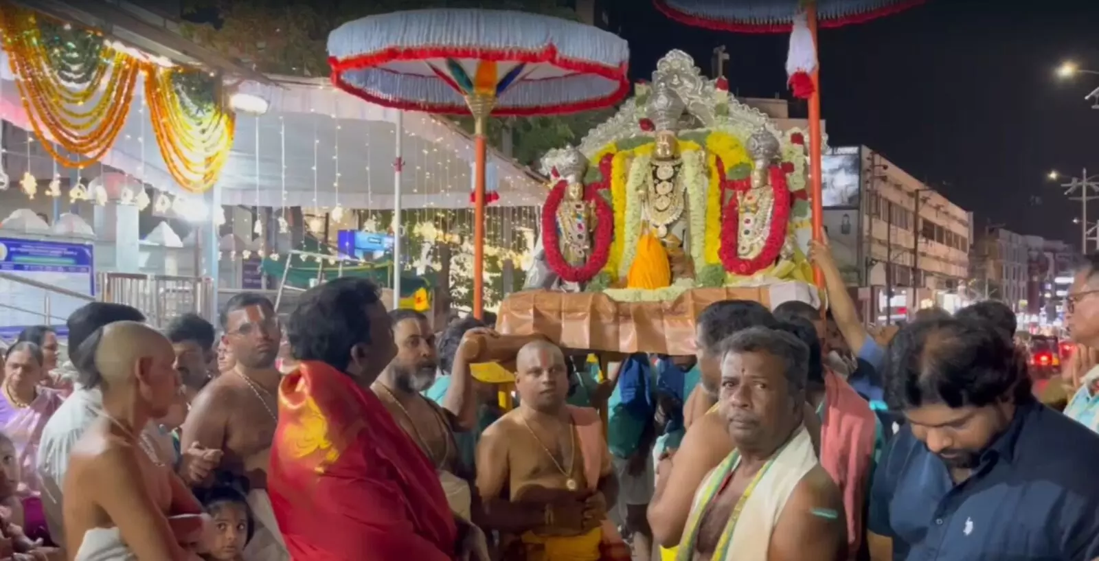Himayatnagar TTD Temple: హిమాయత్నగర్ టీటీడీ ఆలయంలో వైభవంగా వసంతోత్సవాలు Himayatnagar TTD Temple: హిమాయత్నగర్ టీటీడీ ఆలయంలో వైభవంగా వసంతోత్సవాలు