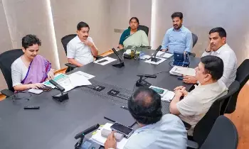 Chief Minister A. Revanth Reddy: ప్రతి నెలా 1వ తేదీనే ఉద్యోగుల జీతాలు చెల్లింపు: ముఖ్యమంత్రి ఎ. రేవంత్రెడ్డి Chief Minister A. Revanth Reddy: ప్రతి నెలా 1వ తేదీనే ఉద్యోగుల జీతాలు చెల్లింపు: ముఖ్యమంత్రి ఎ. రేవంత్రెడ్డి