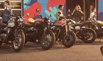 Triumph Motorcycles : సరికొత్త అప్డేట్లతో మార్కెట్లోకి 2026 ట్రయంఫ్ బోన్విల్లే సిరీస్.. ఫీచర్లు చూస్తే మైండ్ బ్లాకే Triumph Motorcycles : సరికొత్త అప్డేట్లతో మార్కెట్లోకి 2026 ట్రయంఫ్ బోన్విల్లే సిరీస్.. ఫీచర్లు చూస్తే మైండ్ బ్లాకే