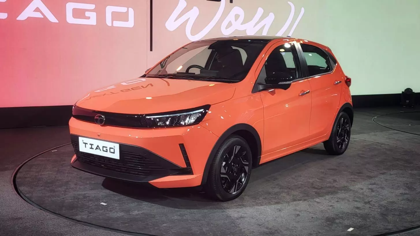 Tata Motors : రూ. 4.69 లక్షలకే సరికొత్త టాటా టియాగో ఫేస్లిఫ్ట్ లాంచ్.. లగ్జరీ ఫీచర్లు, 6 ఎయిర్బ్యాగ్లు కూడా Tata Motors : రూ. 4.69 లక్షలకే సరికొత్త టాటా టియాగో ఫేస్లిఫ్ట్ లాంచ్.. లగ్జరీ ఫీచర్లు, 6 ఎయిర్బ్యాగ్లు కూడా