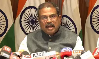 Dharmendra Pradhan Responds: నేను బాధ్యత తీసుకుంటున్నా: సీబీఎస్ఈ ఓఎస్ఎం వివాదంపై ధర్మేంద్ర ప్రధాన్ Dharmendra Pradhan Responds: నేను బాధ్యత తీసుకుంటున్నా: సీబీఎస్ఈ ఓఎస్ఎం వివాదంపై ధర్మేంద్ర ప్రధాన్