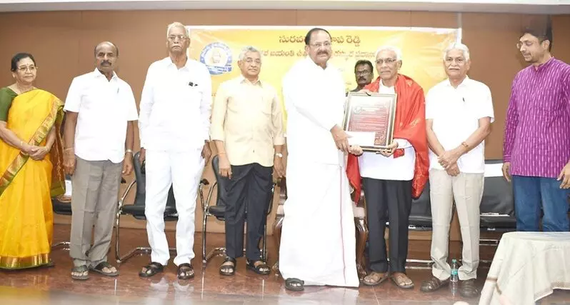 Former Vice President Muppavarapu Venkaiah Naidu: తెలుగు జాతి గర్వించదగిన మహనీయుడు ‘సురవరం’: మాజీ ఉపరాష్ట్రపతి ముప్పవరపు వెంకయ్యనాయుడు Former Vice President Muppavarapu Venkaiah Naidu: తెలుగు జాతి గర్వించదగిన మహనీయుడు ‘సురవరం’: మాజీ ఉపరాష్ట్రపతి ముప్పవరపు వెంకయ్యనాయుడు