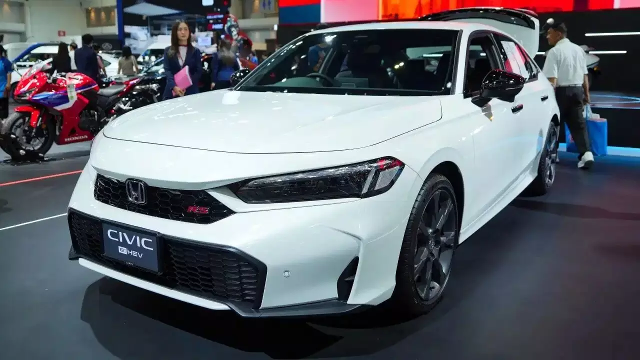 Honda : ఒకేసారి 6 కార్లతో హోండా దండయాత్ర.. టయోటా, హ్యుందాయ్ షాపులు క్లోజ్ Honda : ఒకేసారి 6 కార్లతో హోండా దండయాత్ర.. టయోటా, హ్యుందాయ్ షాపులు క్లోజ్