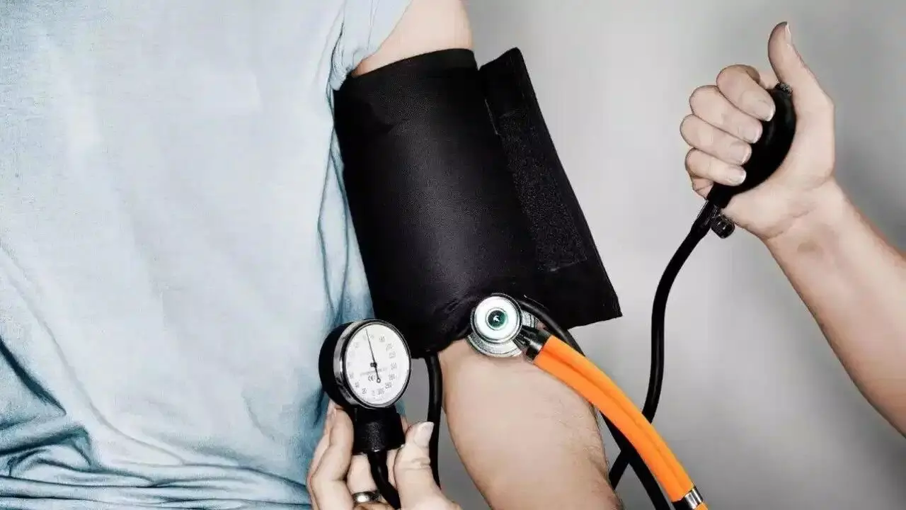 High Blood Pressure Lead to Memory Loss: హైబీపీతో మతిమరుపు వస్తుందా? మెదడుపై అధిక రక్తపోటు చూపే ప్రమాదకర ప్రభావాలు ఇవే.. High Blood Pressure Lead to Memory Loss: హైబీపీతో మతిమరుపు వస్తుందా? మెదడుపై అధిక రక్తపోటు చూపే ప్రమాదకర ప్రభావాలు ఇవే..