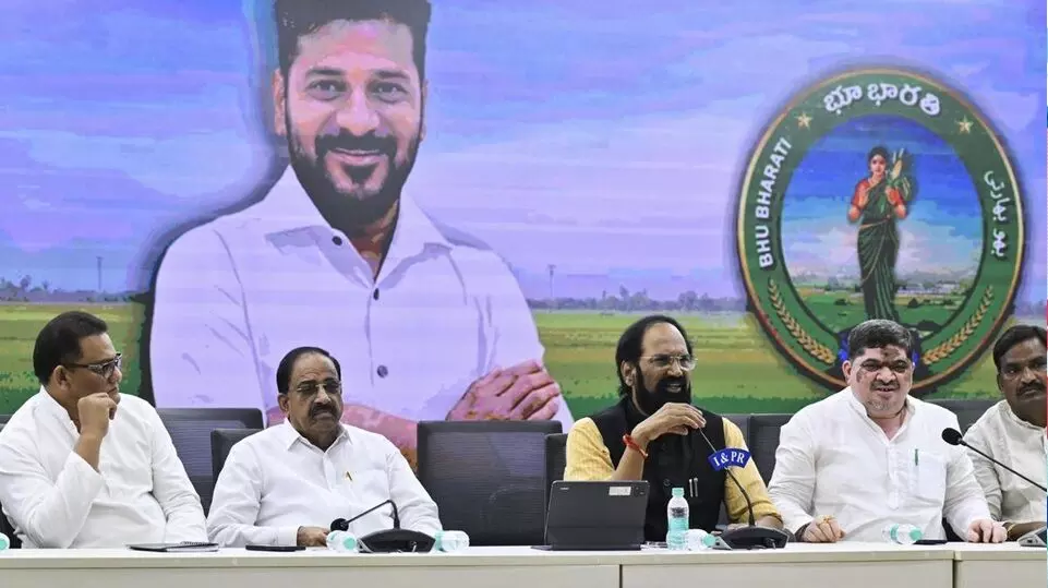 Minister N. Uttam Kumar Reddy: ధాన్యం కొనుగోళ్లలో తెలంగాణపై కేంద్రం వివక్ష.. ఇతర రాష్ట్రాలకు 52-86%.. తెలంగాణకు 38% మాత్రమే: రాష్ట్ర పౌరసరఫరాల శాఖ మంత్రి ఎన్. ఉత్తమ్కుమార్రెడ్డి Minister N. Uttam Kumar Reddy: ధాన్యం కొనుగోళ్లలో తెలంగాణపై కేంద్రం వివక్ష.. ఇతర రాష్ట్రాలకు 52-86%.. తెలంగాణకు 38% మాత్రమే: రాష్ట్ర పౌరసరఫరాల శాఖ మంత్రి ఎన్. ఉత్తమ్కుమార్రెడ్డి