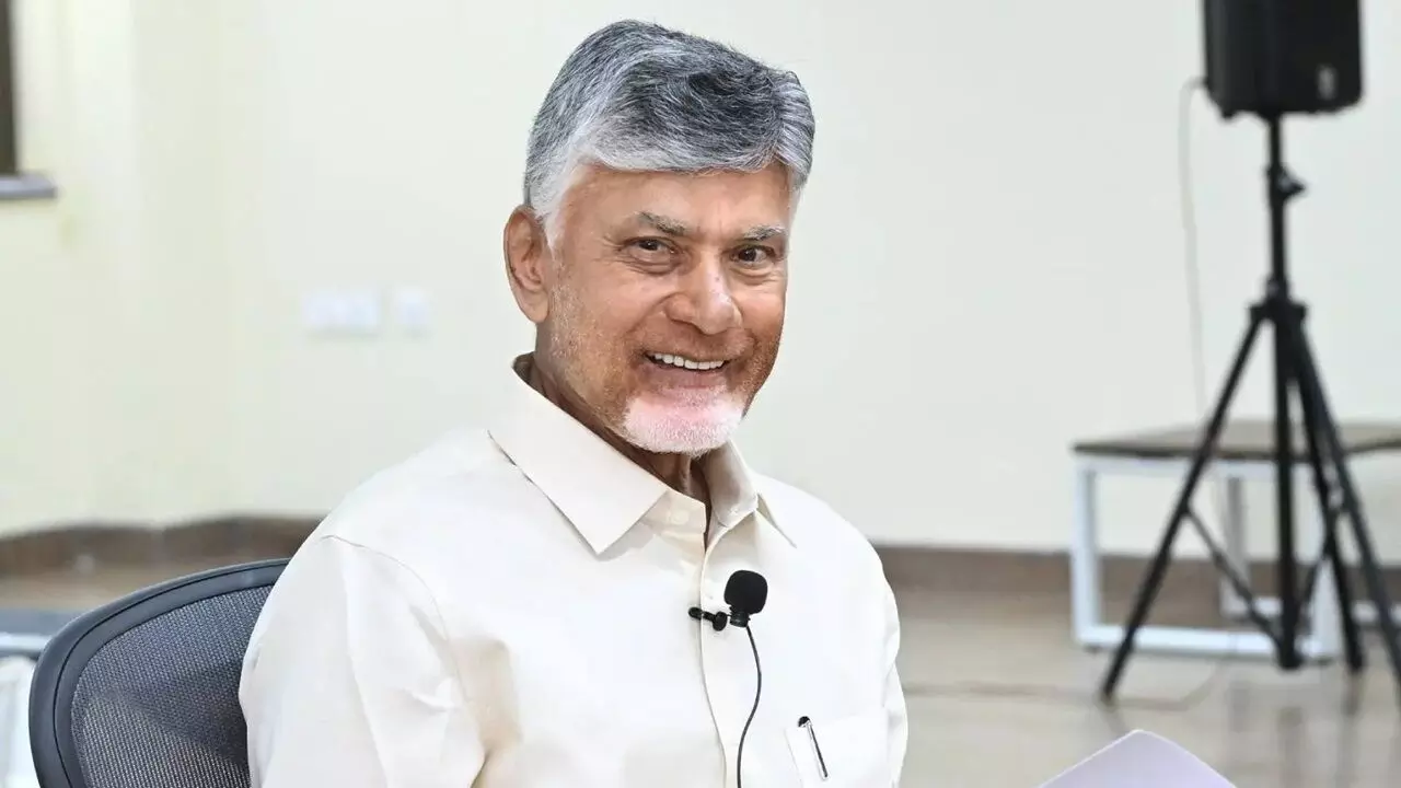 CM Chandrababu: డీలిమిటేషన్తోపాటు మహిళా రిజర్వేషన్ బిల్లు తీసుకురావాలి: సీఎం చంద్రబాబు CM Chandrababu: డీలిమిటేషన్తోపాటు మహిళా రిజర్వేషన్ బిల్లు తీసుకురావాలి: సీఎం చంద్రబాబు