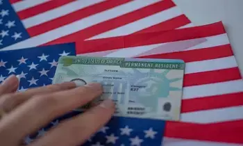 US Government Clarifies Green Card Rules: గ్రీన్‌కార్డులపై అమెరికా సర్కారు స్పష్టీకరణ.. దరఖాస్తుదారులు యూఎస్‌లోనే ఉండొచ్చు