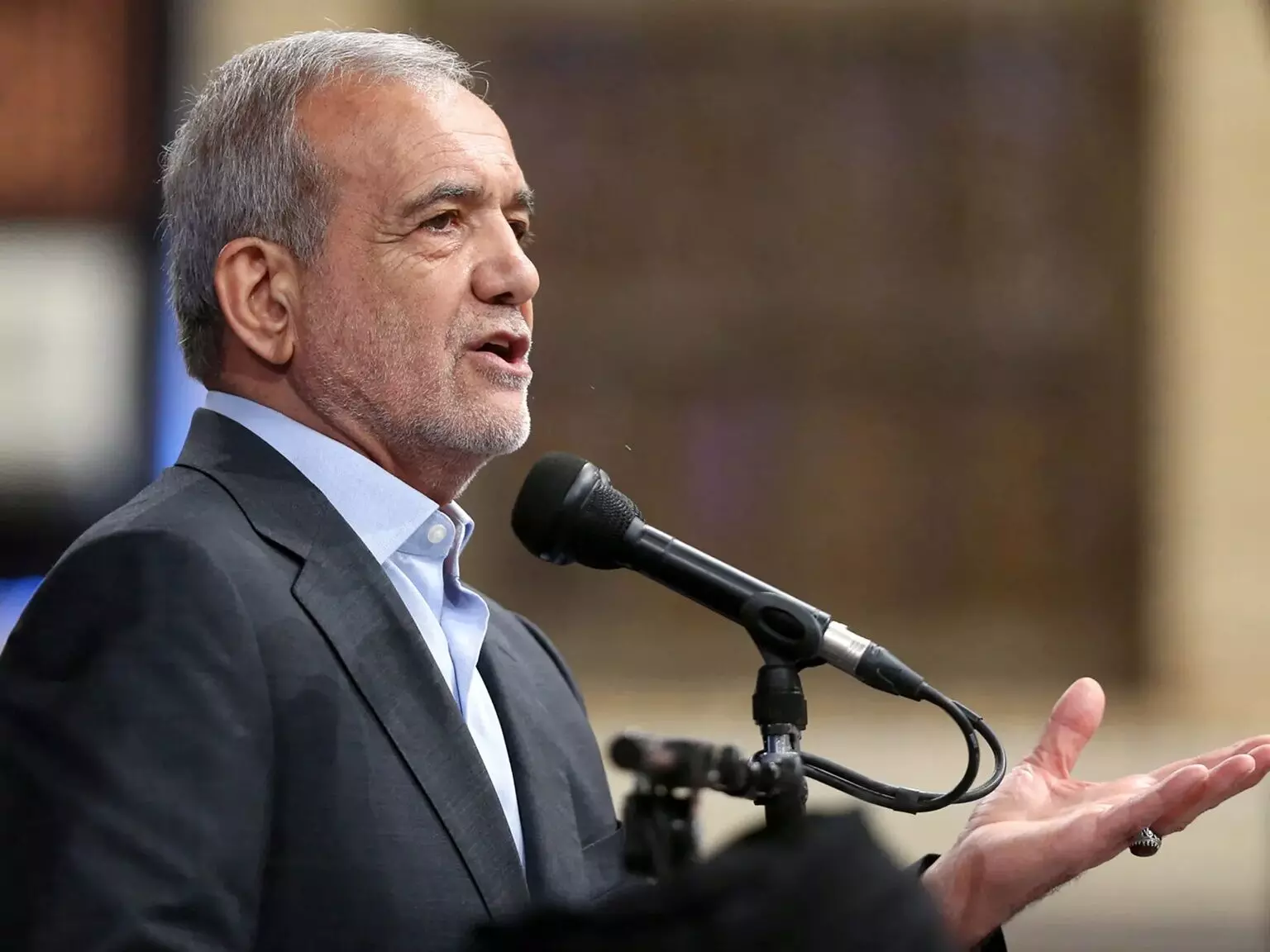 Iranian President Masoud Pezeshkian: ఇరాన్ అధ్యక్షుడు మసూద్ పెజష్కియాన్ని రాజీనామా చేయాలని ఖమేనీ కోరినట్లు ప్రచారం Iranian President Masoud Pezeshkian: ఇరాన్ అధ్యక్షుడు మసూద్ పెజష్కియాన్ని రాజీనామా చేయాలని ఖమేనీ కోరినట్లు ప్రచారం