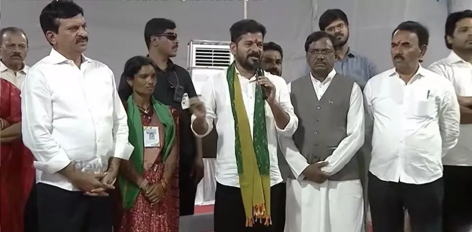 CM Revanth Reddy: నెల రోజుల్లో ఇందిరమ్మ ఇల్లు కట్టుకునేలా కొత్త సాంకేతికత: సీఎం రేవంత్రెడ్డి CM Revanth Reddy: నెల రోజుల్లో ఇందిరమ్మ ఇల్లు కట్టుకునేలా కొత్త సాంకేతికత: సీఎం రేవంత్రెడ్డి
