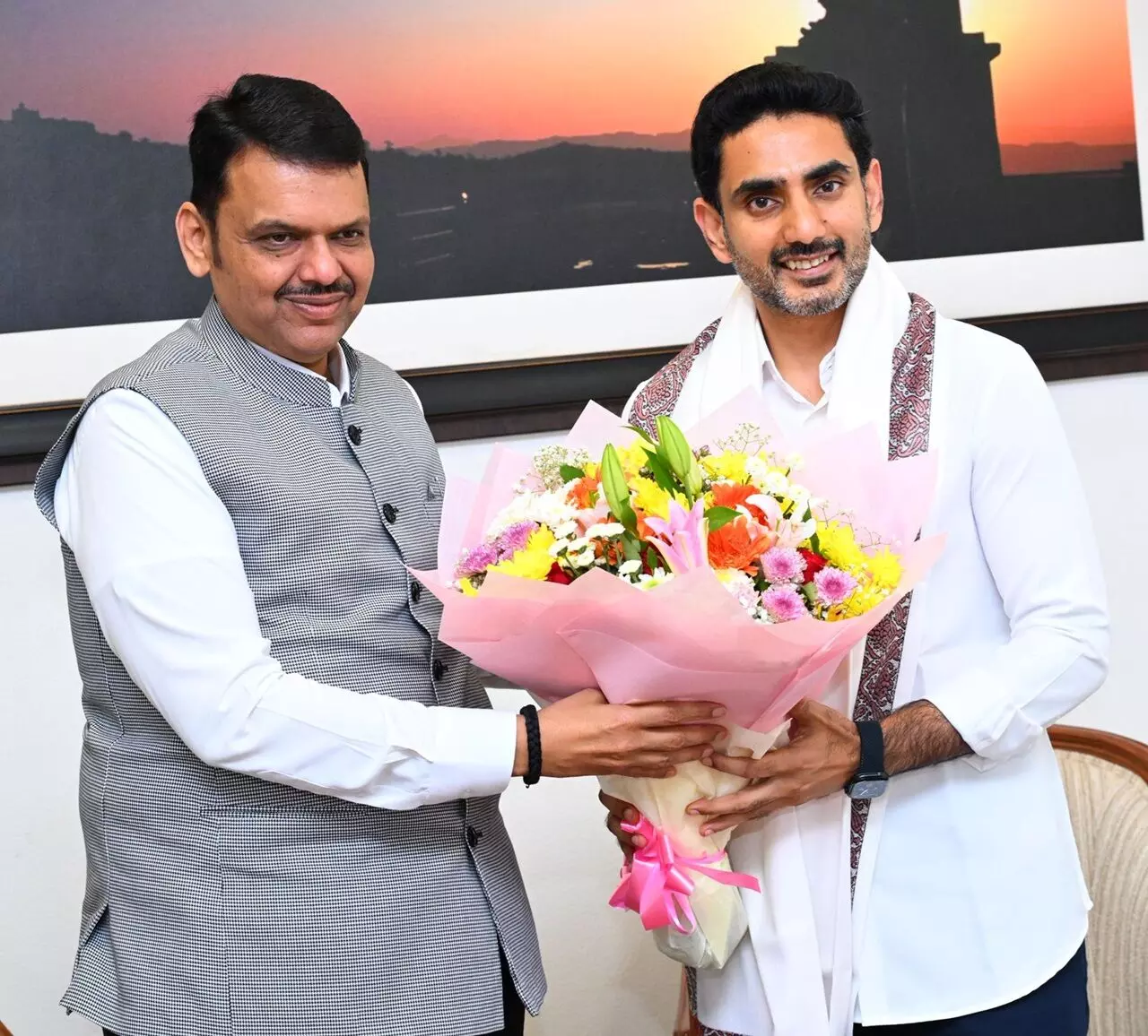 Lokesh Meets Maharashtra CM Fadnavis: మహారాష్ట్ర సీఎం ఫడణవీస్తో లోకేశ్ భేటీ.. పెట్టుబడులు, విద్యా సంస్కరణలపై చర్చ Lokesh Meets Maharashtra CM Fadnavis: మహారాష్ట్ర సీఎం ఫడణవీస్తో లోకేశ్ భేటీ.. పెట్టుబడులు, విద్యా సంస్కరణలపై చర్చ