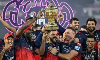IPL 2026: కింగ్ కోహ్లీ షో.. వరుసగా రెండోసారి ఐపీఎల్ టైటిల్ కొట్టిన ఆర్సీబీ IPL 2026: కింగ్ కోహ్లీ షో.. వరుసగా రెండోసారి ఐపీఎల్ టైటిల్ కొట్టిన ఆర్సీబీ