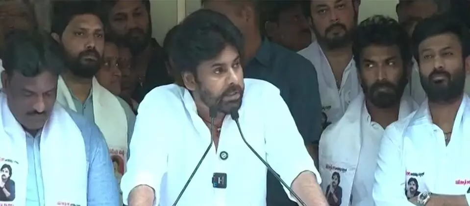 Pawan Kalyan’s Strong Remark Draws Attention: మీ ఇష్టానికి మాట్లాడితే నేను భయపడాలా? : పవన్ కళ్యాణ్ Pawan Kalyan’s Strong Remark Draws Attention: మీ ఇష్టానికి మాట్లాడితే నేను భయపడాలా? : పవన్ కళ్యాణ్