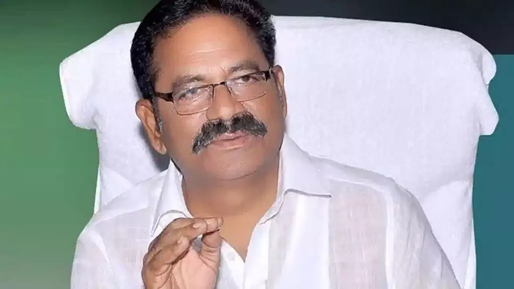 Former YSRCP MLA Bolla Brahmanaidu: వైకాపా మాజీ ఎమ్మెల్యే బొల్లా బ్రహ్మనాయుడు పరారీలో.. Former YSRCP MLA Bolla Brahmanaidu: వైకాపా మాజీ ఎమ్మెల్యే బొల్లా బ్రహ్మనాయుడు పరారీలో..