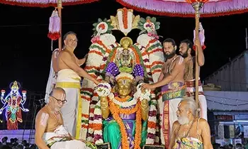 Sri Kalyana Srinivasa Swamy: గరుత్మంతునిపై కల్యాణ శ్రీనివాసుని దివ్య రాజసం Sri Kalyana Srinivasa Swamy: గరుత్మంతునిపై కల్యాణ శ్రీనివాసుని దివ్య రాజసం