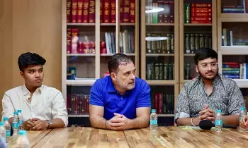 Rahul Gandhi Questions the System: విద్యార్థులు జవాబు పత్రాలు కోరితే వారిని దేశద్రోహులంటే ఎలా? - రాహుల్ గాంధీ