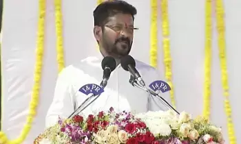 CM Revanth Reddy: సంక్షేమం - అభివృద్ధికి సమాన ప్రాధాన్యం: సీఎం రేవంత్రెడ్డి CM Revanth Reddy: సంక్షేమం - అభివృద్ధికి సమాన ప్రాధాన్యం: సీఎం రేవంత్రెడ్డి