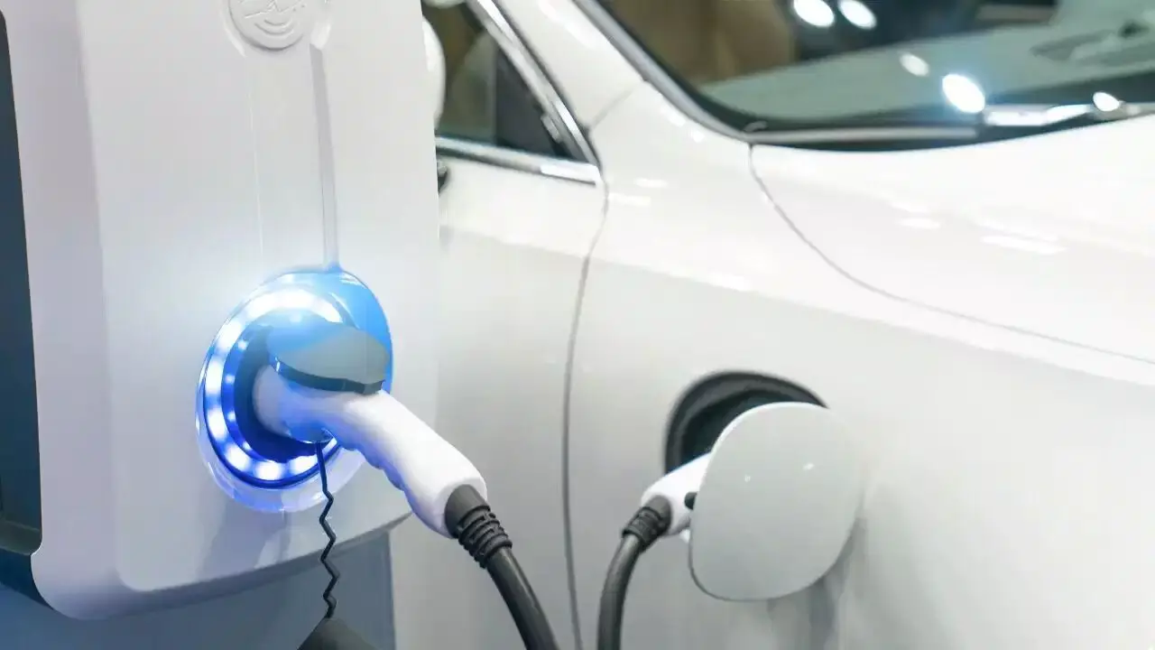 Electric Car Sales : చరిత్ర సృష్టించిన ఎలక్ట్రిక్ కార్ల అమ్మకాలు.. మే నెలలో మునుపెన్నడూ లేని విధంగా సరికొత్త రికార్డ్ Electric Car Sales : చరిత్ర సృష్టించిన ఎలక్ట్రిక్ కార్ల అమ్మకాలు.. మే నెలలో మునుపెన్నడూ లేని విధంగా సరికొత్త రికార్డ్
