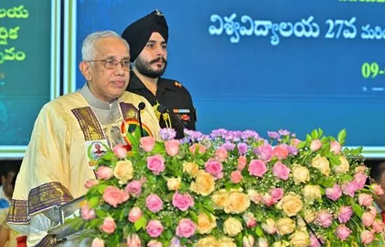 Governor and University Chancellor S. Abdul Nazeer: మీకు వచ్చింది డిగ్రీలు కాదు.. సేవ చేసే బాధ్యత: రాష్ట్ర గవర్నర్, విశ్వవిద్యాలయ ఛాన్స్లర్ ఎస్. అబ్దుల్ నజీర్ Governor and University Chancellor S. Abdul Nazeer: మీకు వచ్చింది డిగ్రీలు కాదు.. సేవ చేసే బాధ్యత: రాష్ట్ర గవర్నర్, విశ్వవిద్యాలయ ఛాన్స్లర్ ఎస్. అబ్దుల్ నజీర్