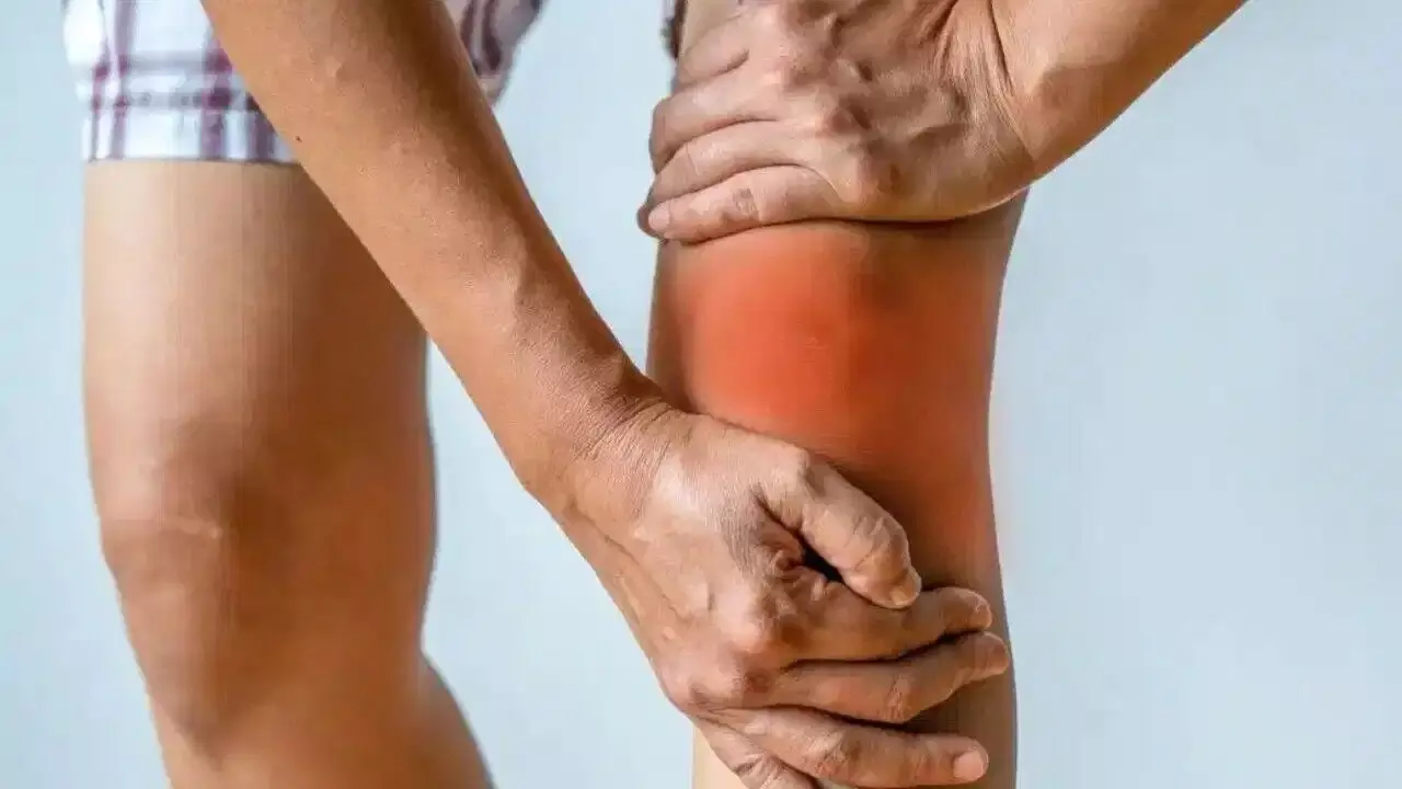 Joint Pains Increase When the Weather Changes: వాతావరణం మారితే కీళ్ల నొప్పులు ఎందుకు పెరుగుతాయి? నిపుణులు చెబుతున్న అసలు కారణాలు ఇవే.. Joint Pains Increase When the Weather Changes: వాతావరణం మారితే కీళ్ల నొప్పులు ఎందుకు పెరుగుతాయి? నిపుణులు చెబుతున్న అసలు కారణాలు ఇవే..