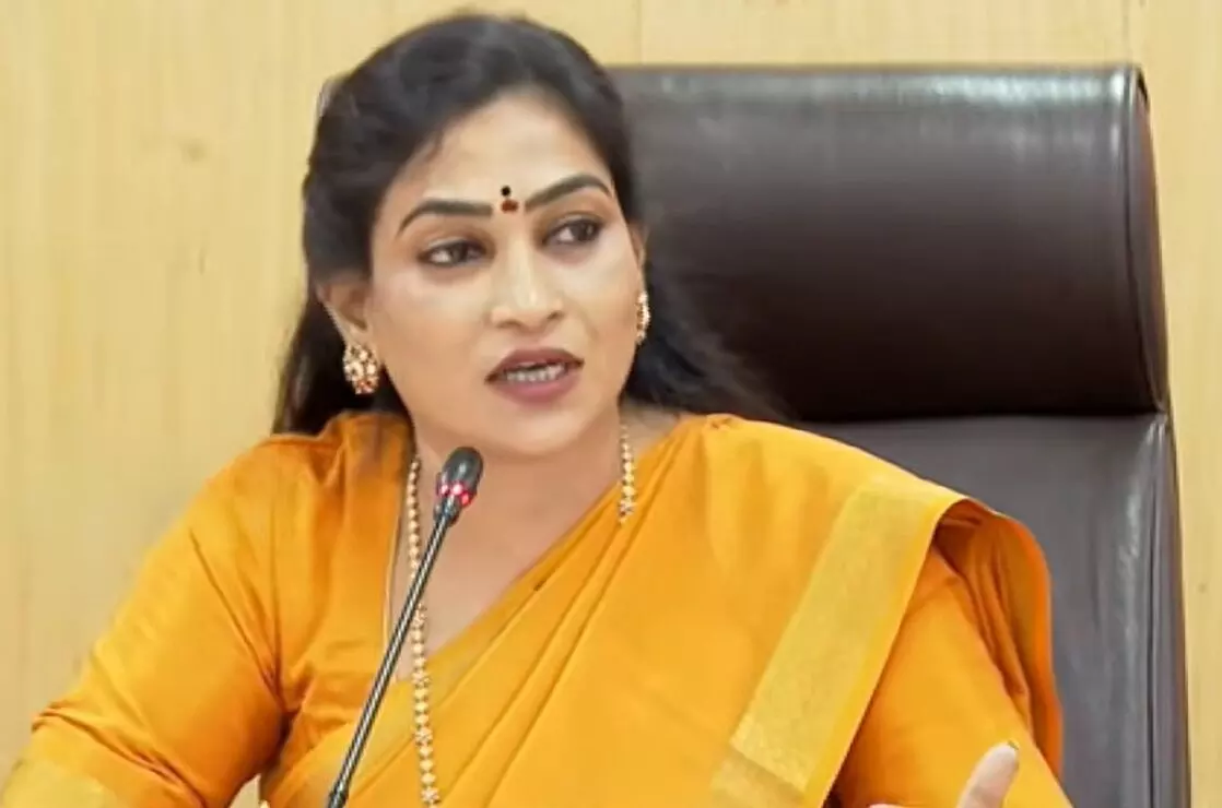 Home Minister Anitha Issues a Strong Warning: విషప్రచారాలు కట్టడి చేస్తాం.. ప్రతీది బహిర్గతం చేస్తాం: హోం మంత్రి అనిత Home Minister Anitha Issues a Strong Warning: విషప్రచారాలు కట్టడి చేస్తాం.. ప్రతీది బహిర్గతం చేస్తాం: హోం మంత్రి అనిత