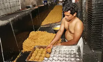 Record-Breaking Laddu Sales: మే నెలలో రికార్డు స్థాయిలో లడ్డూల విక్రయం Record-Breaking Laddu Sales: మే నెలలో రికార్డు స్థాయిలో లడ్డూల విక్రయం